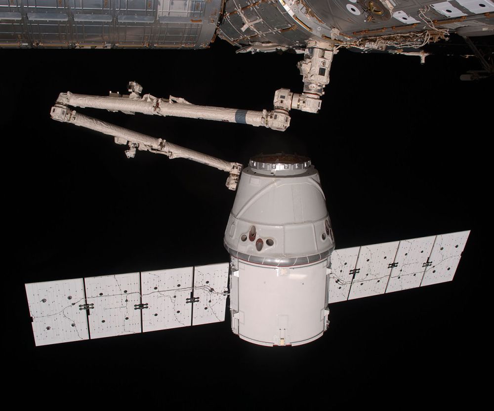 1280px-COTS2_Dragon_is_berthed
